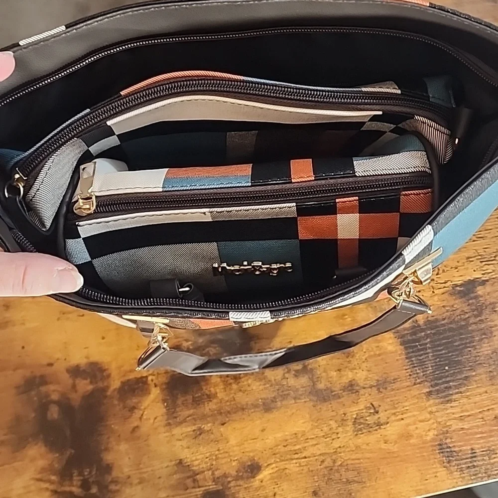 FIRM PRICE Mei & Ge Geometric Plaid multi-piece handbag 6 Pc set Multicolor